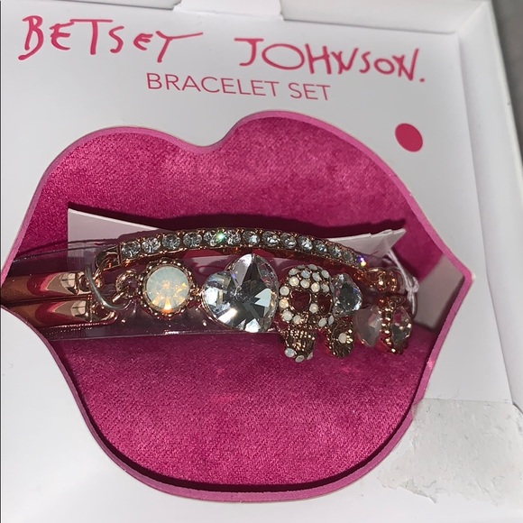 NWT BETSY JOHNSON Bracelet Set. - Picture 8 of 8